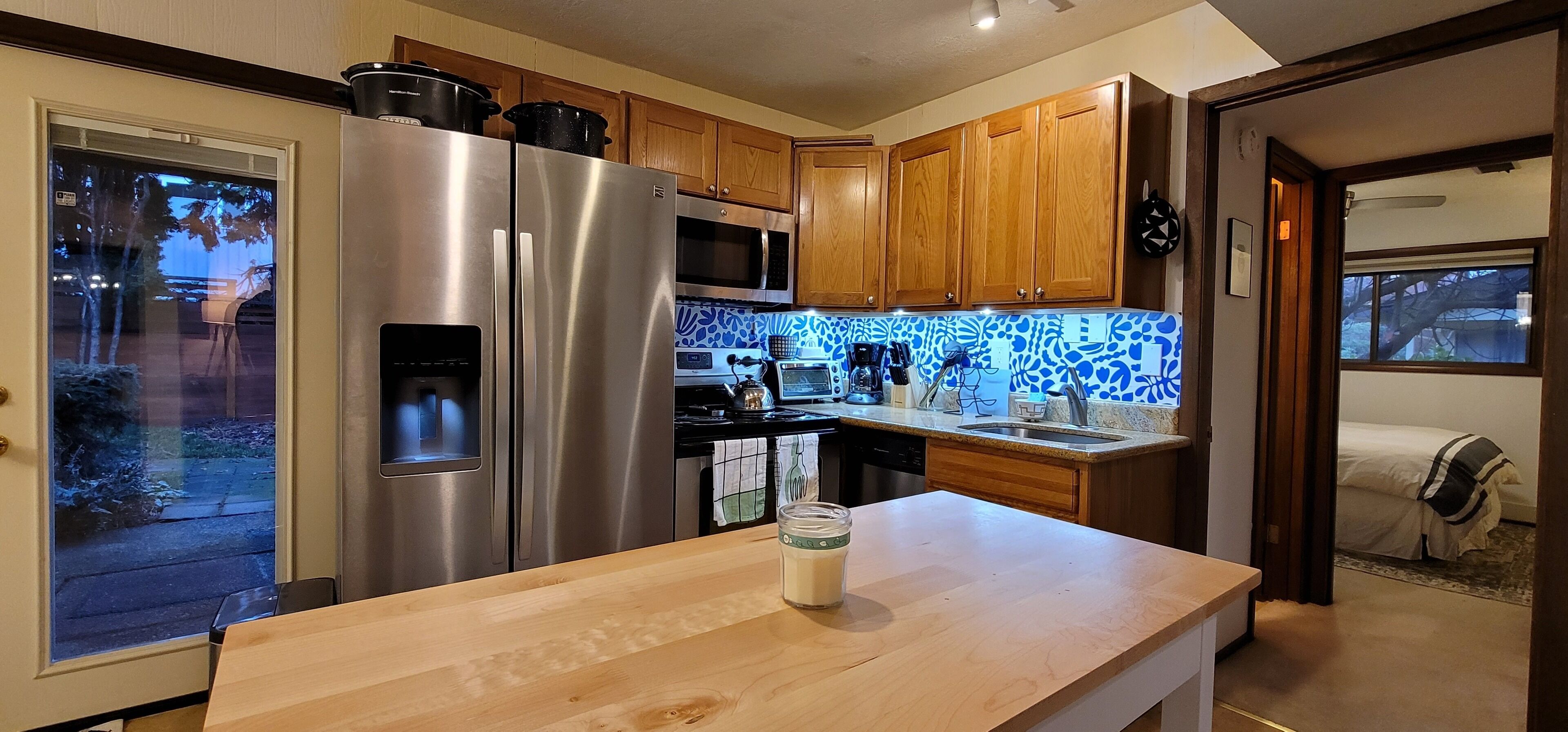 Spacious Mid Century apartment - 5 min walk to Reed College