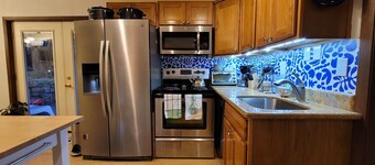 Spacious Mid Century apartment - 5 min walk to Reed College