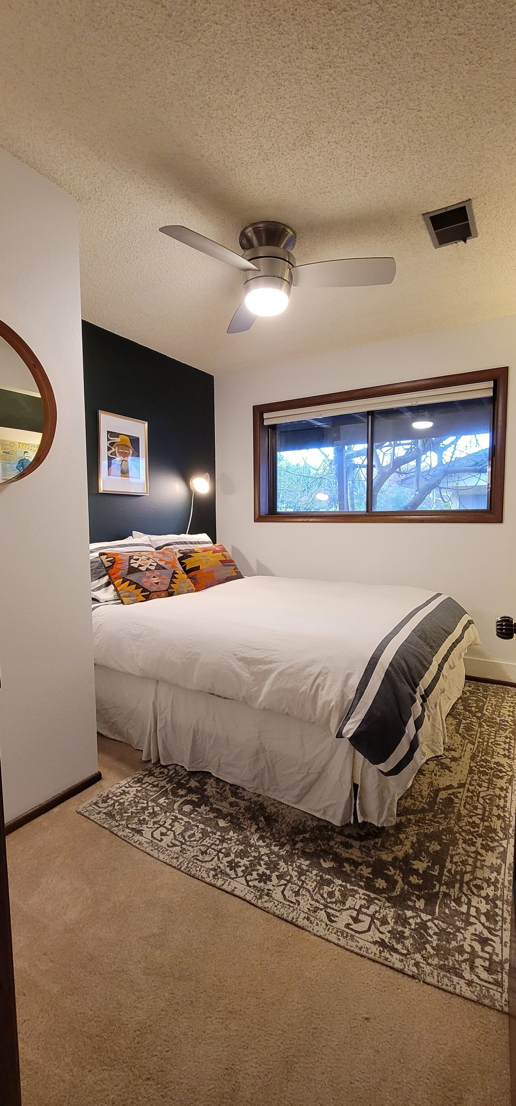 Spacious Mid Century apartment - 5 min walk to Reed College