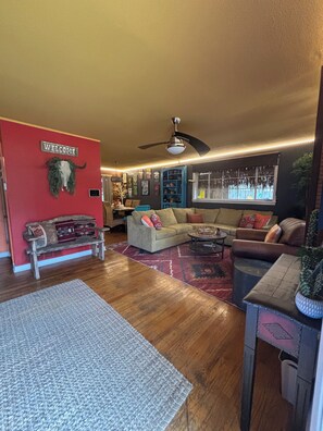 Älytelevisio, kirjoja, stereot