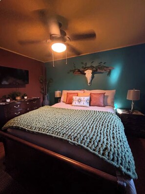 3 makuuhuonetta, silitysrauta/-lauta, ilmainen Wi-Fi, vuodevaatteet