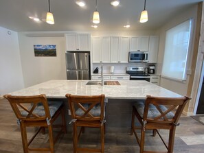Fridge, microwave, oven, stovetop - Two apartments in one house (Silverton)