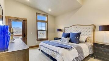 3 bedrooms, free WiFi, bed sheets, wheelchair access