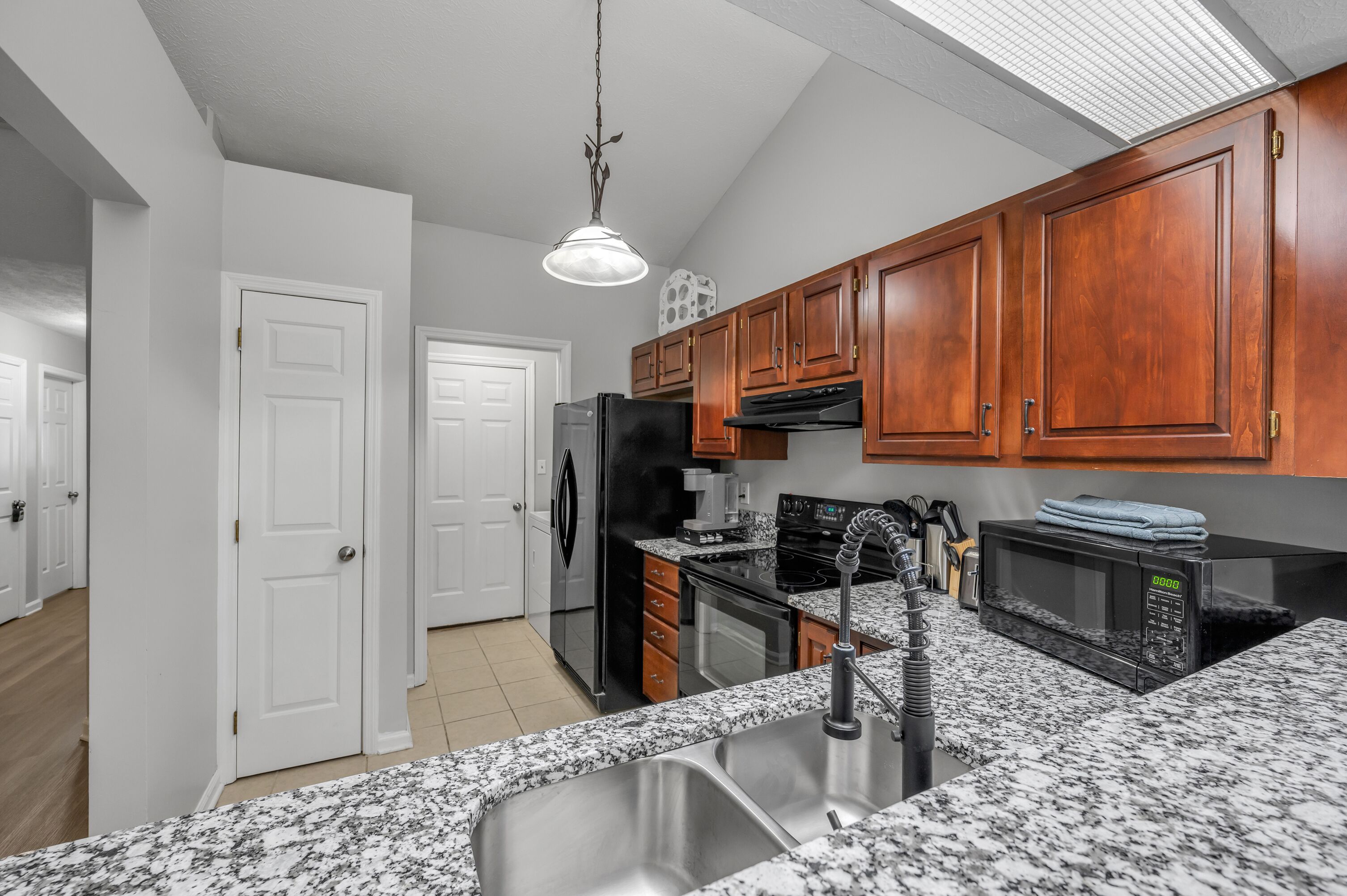 Hamburg Retreat: Firepit, Walking Trail, Shopping, Dining, Entertainment & More