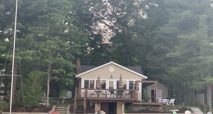 Cottage with a view - Swim by day, campfire by night