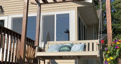 Cottage with a view - Swim by day, campfire by night