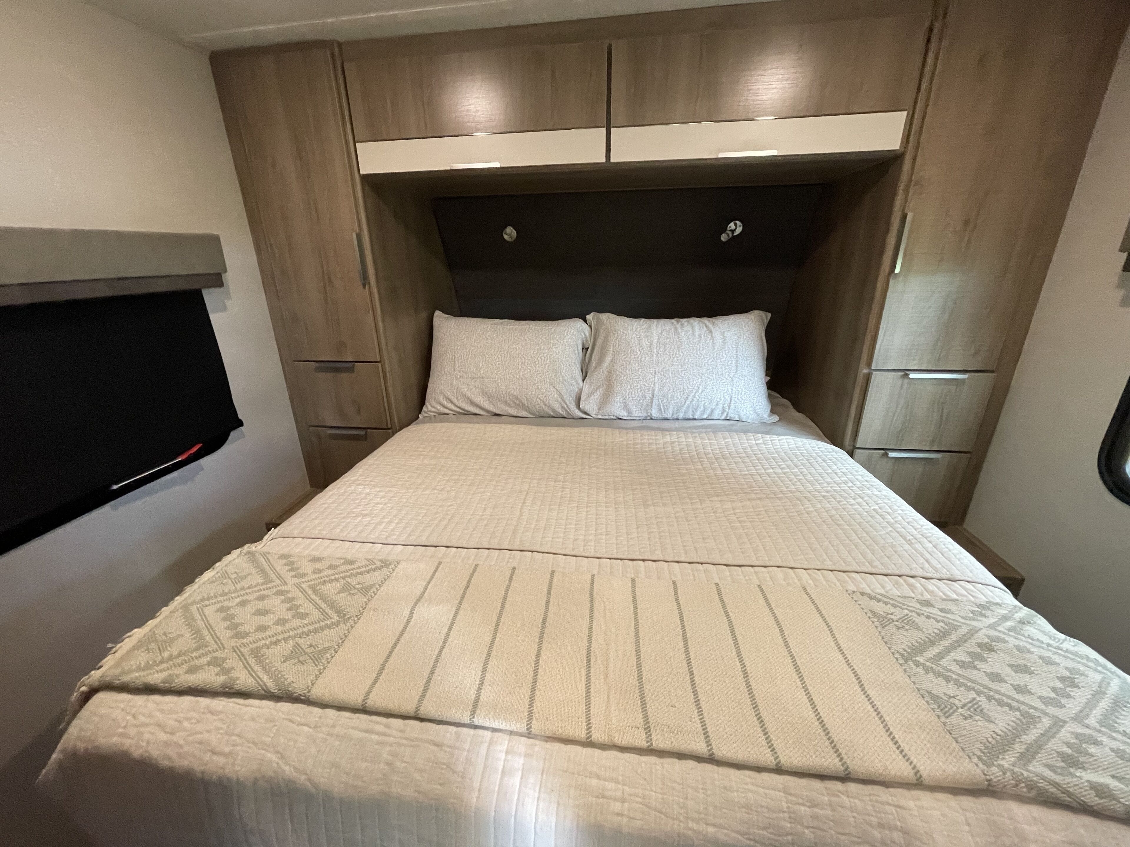 Blue Ridge Bunkhouse RV Rental on Homestead