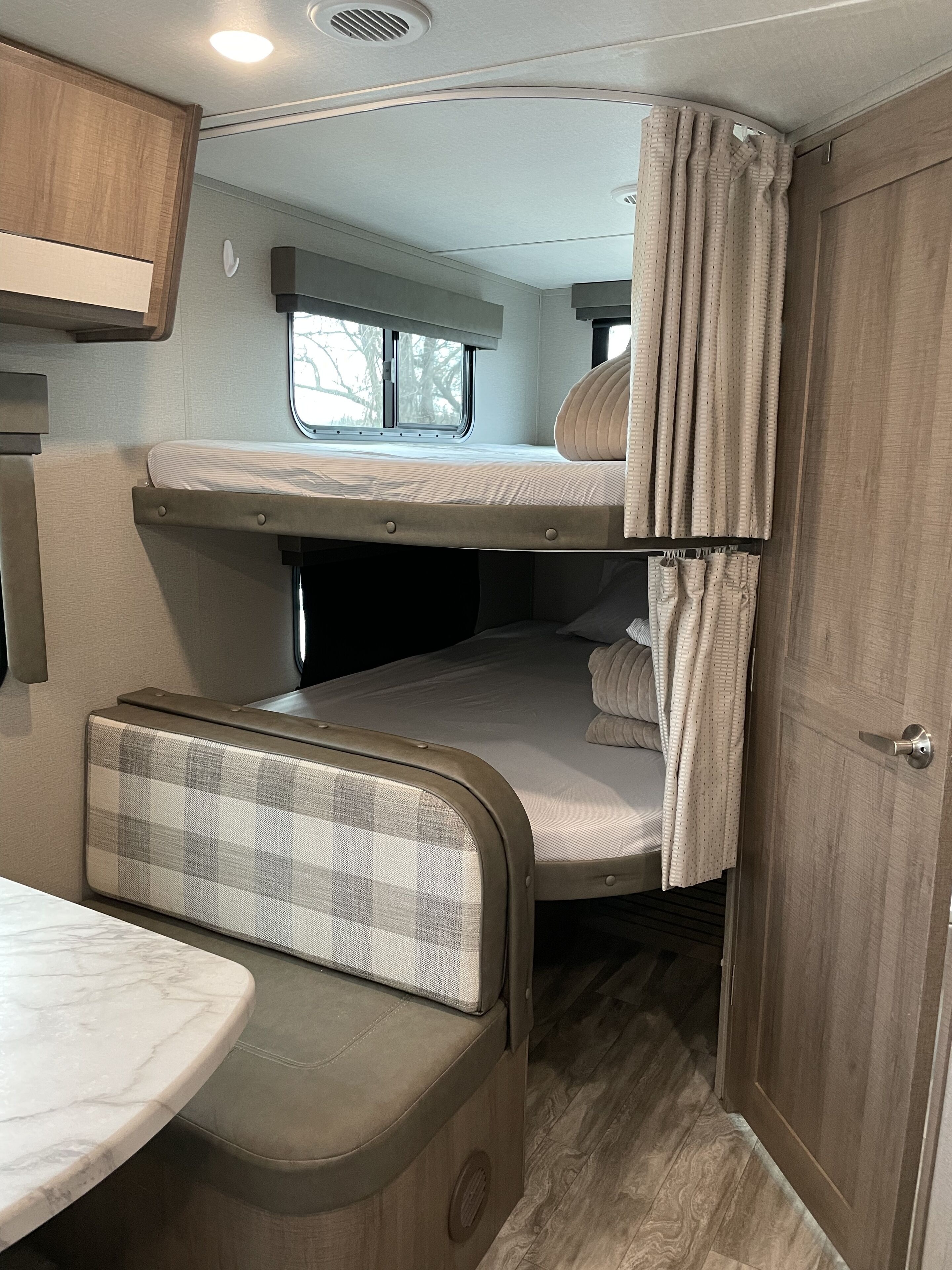 Blue Ridge Bunkhouse RV Rental on Homestead