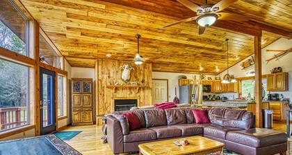 CR1290- Private Cabin! Hot tub!