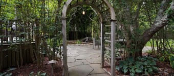 New Pool Lovely Home Mins away from Town & Beach