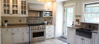 New Pool Lovely Home Mins away from Town & Beach