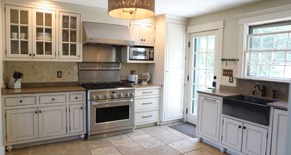 New Pool Lovely Home Mins away from Town & Beach