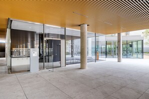 Exterior - Cozy Argüelles Studio, near Royal Palace and Madrid Rio, by Blueground (Madrid)