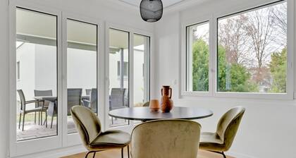 Bright Zollikon 2.5 Room w/ Storage, 10 min walk to market, by Blueground