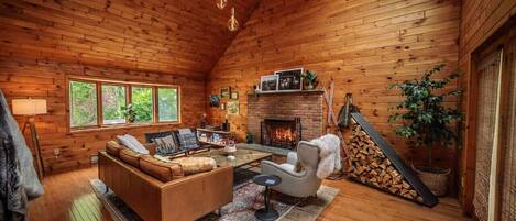 TV, fireplace, stereo