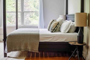 4 Schlafzimmer, Schreibtisch, Bügeleisen/Bügelbrett, Reisekinderbett