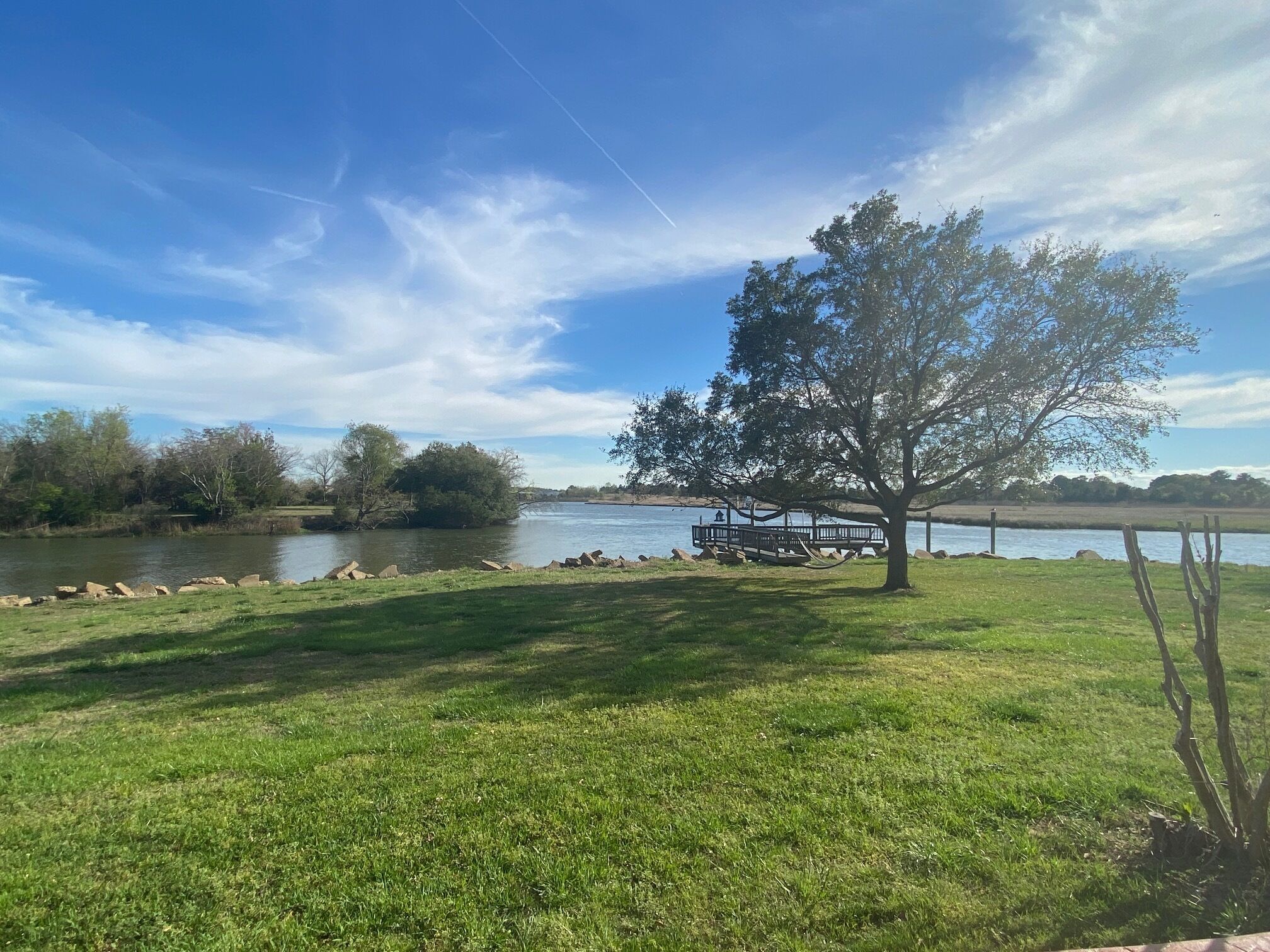 Water front, river views, fishing from backyard, Large yard to enjoy.