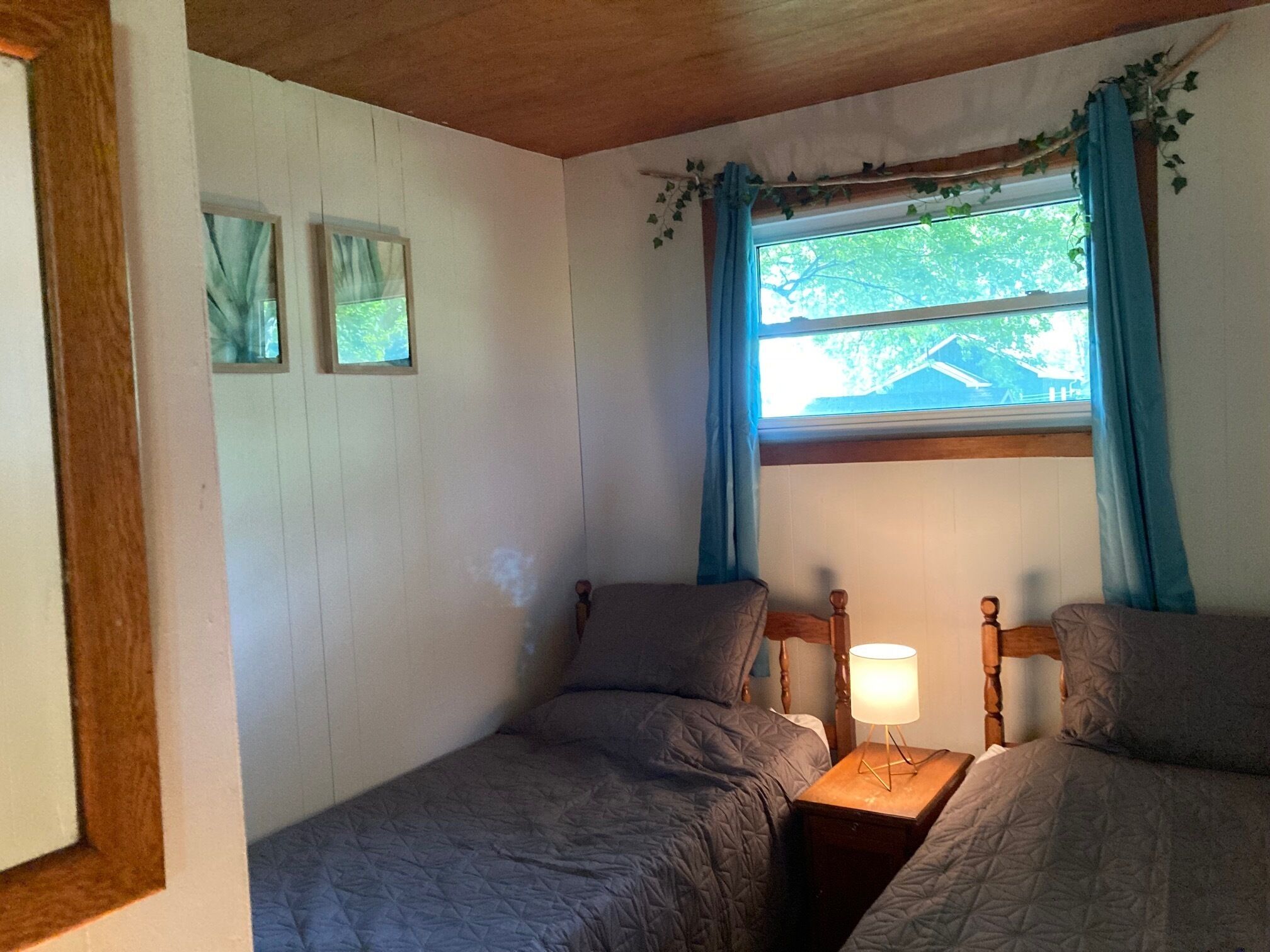 Cheerful Grand Bend cottage steps to the beach!