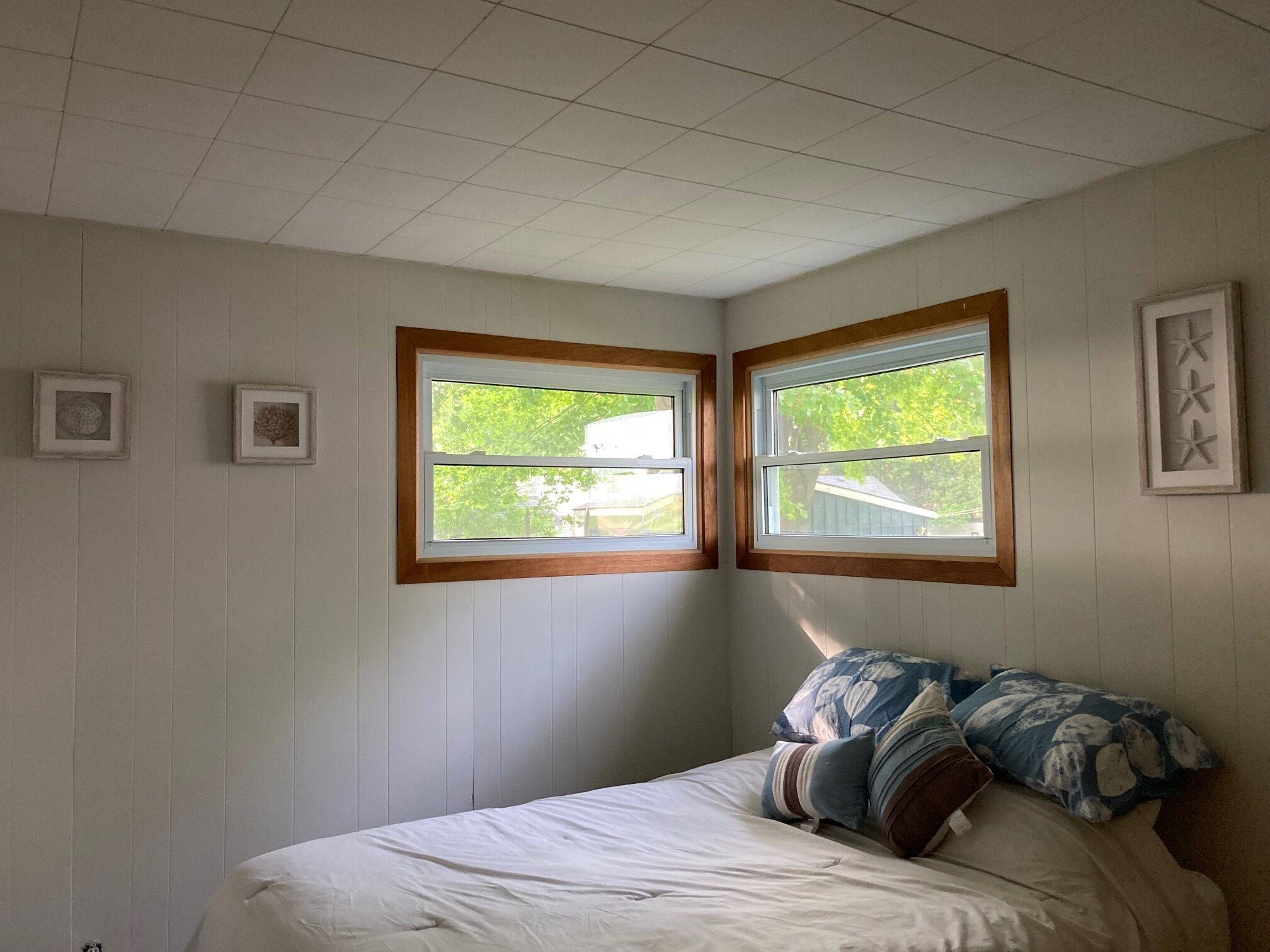 Cheerful Grand Bend cottage steps to the beach!