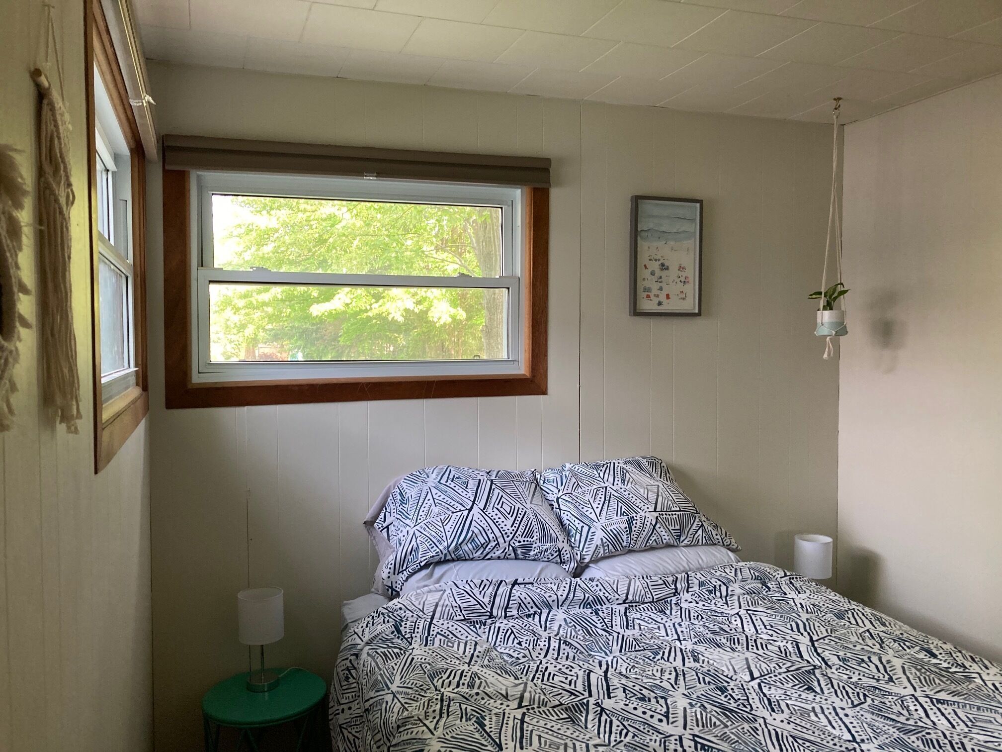 Cheerful Grand Bend cottage steps to the beach!