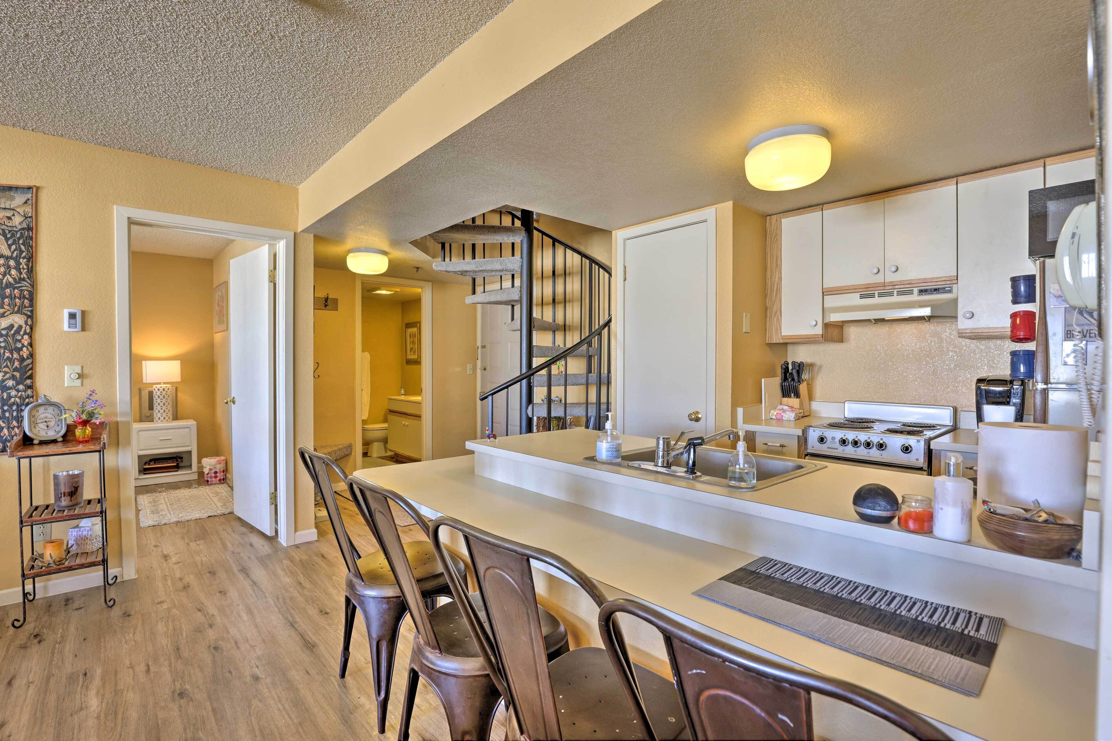 Cozy Ski-In/Ski-Out Granby Condo w/ Balcony!