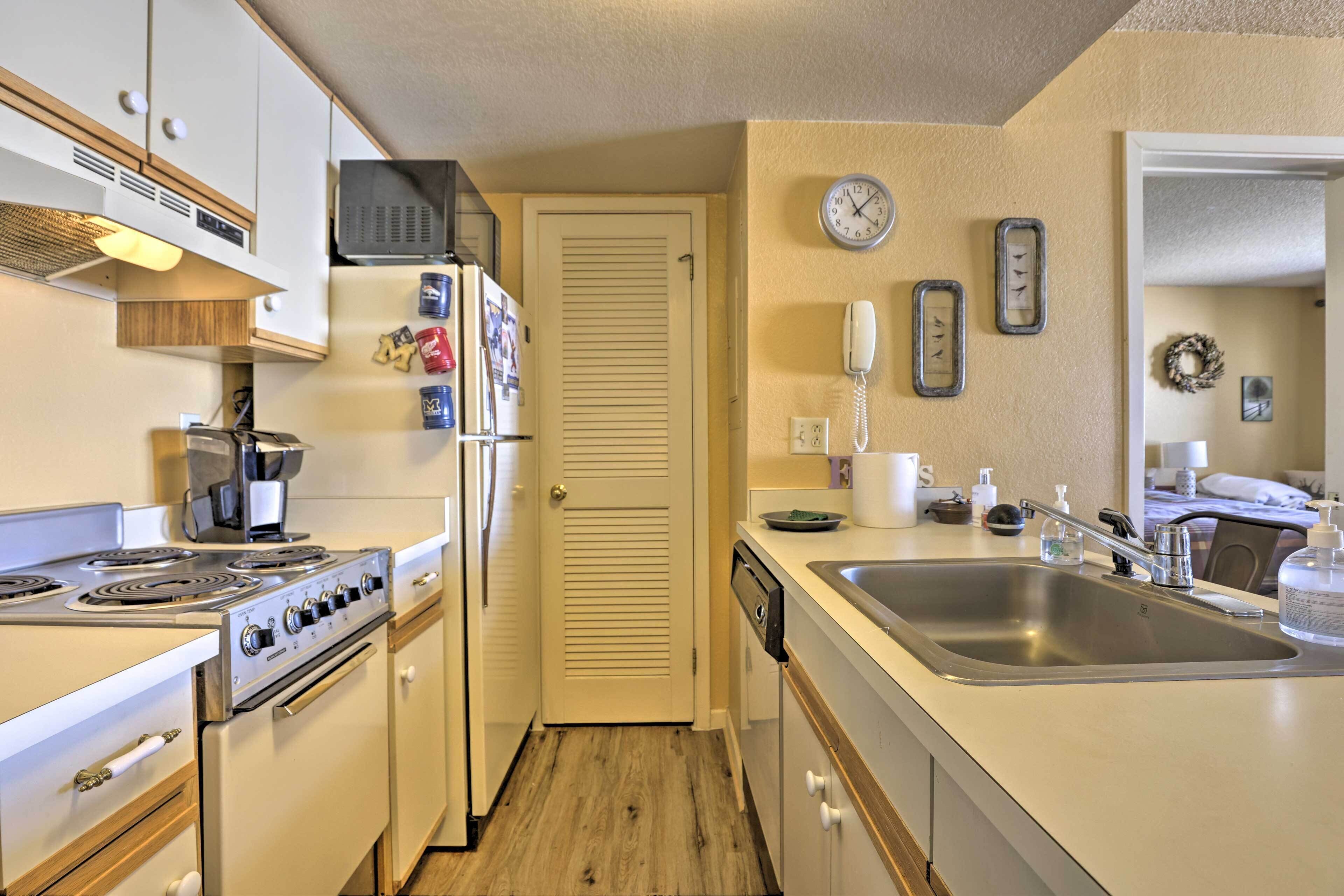 Cozy Ski-In/Ski-Out Granby Condo w/ Balcony!