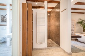 Bathtub, hair dryer, towels - Light-flooded vacation apartment Relax with terrace and WLAN (Sigmarszell)