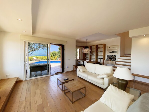 TV - Holiday rental villa with swimming pool in Begur, Centre (Begur)