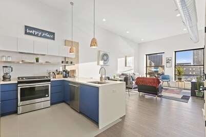 5 Minutes to Prudential Center...Luxury 1BR King**20 min