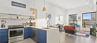 5 Minutes to Prudential Center...Luxury 1BR King**20 min