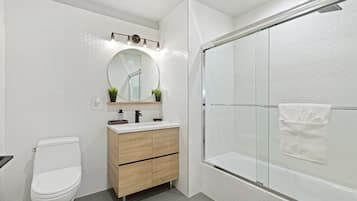Combined shower/bathtub, hair dryer, towels, soap
