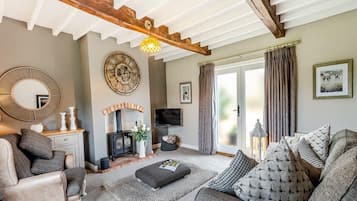 TV, fireplace, stereo