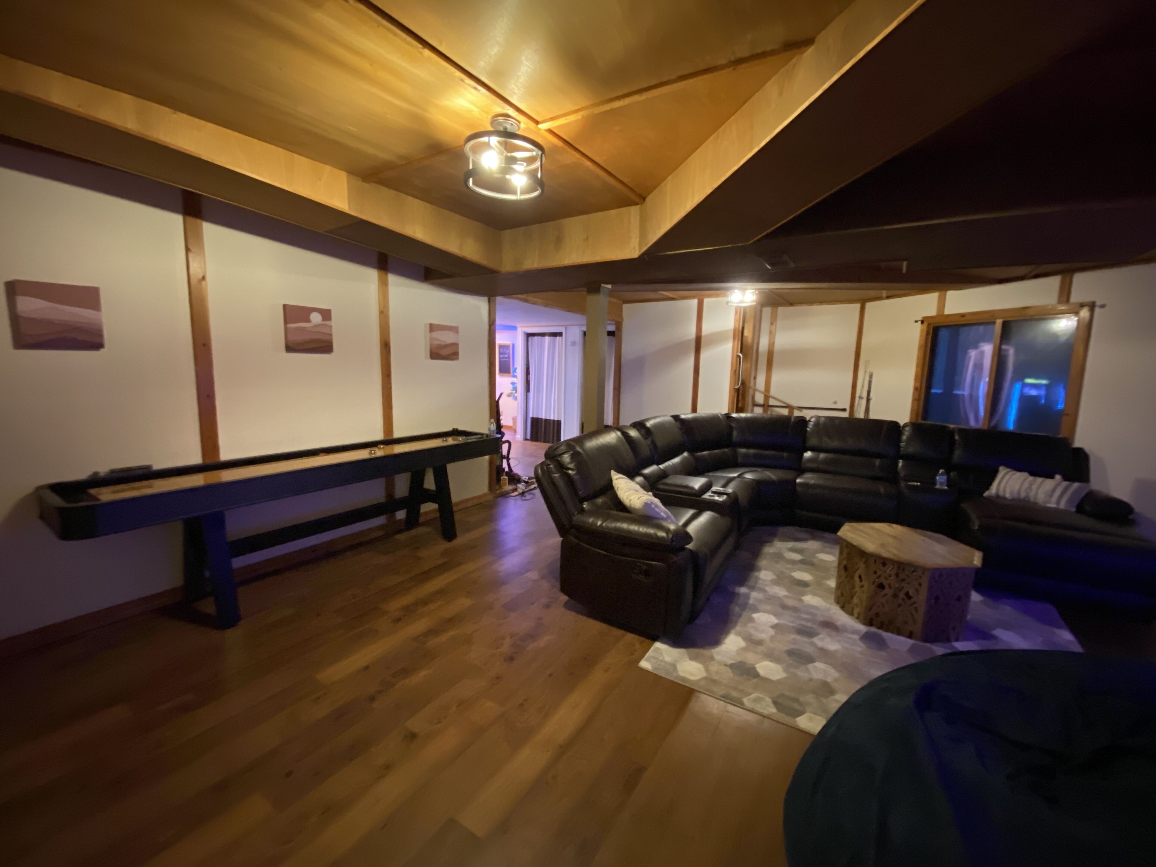 NEW Mountain top cabin! Slide, Hot Tub, Arcade Wi-Fi hiking