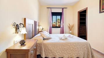 2 slaapkamers, een strijkplank/strijkijzer, gratis wifi, beddengoed