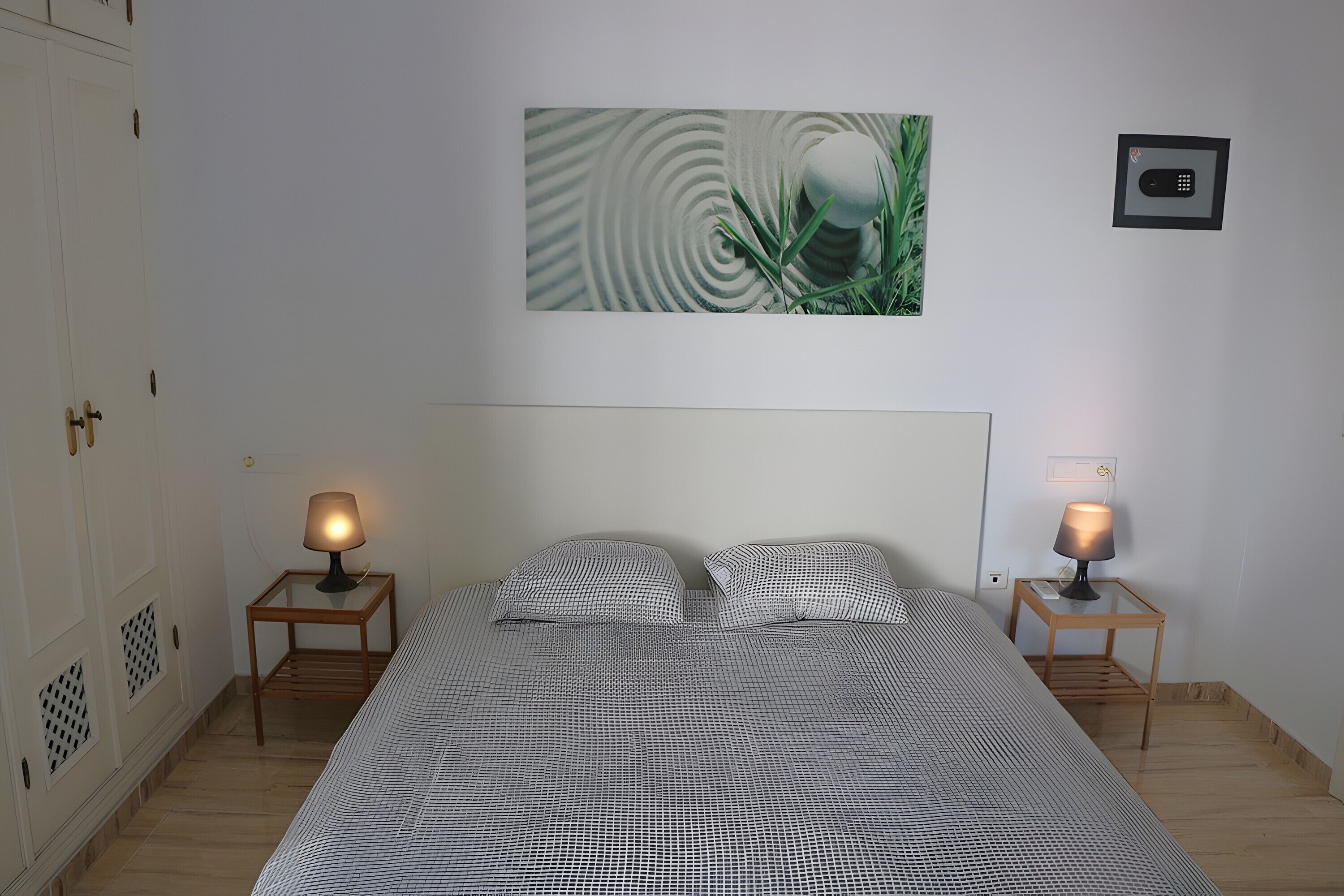 4 slaapkamers, een strijkplank/strijkijzer, gratis wifi, beddengoed