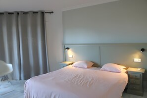 4 bedrooms, iron/ironing board, free WiFi, bed sheets - Villa '8 Pers In Burriana Nerja' with Sea View, Wi-Fi and Air Conditioning (Nerja)