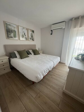 2 slaapkamers, een strijkplank/strijkijzer, gratis wifi, beddengoed