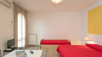 1 bedroom, free WiFi, bed sheets