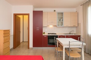 Dining - Apartment Monolocale Ogliarola with Terrace, Shared Pool & Wi-Fi (Suvereto)