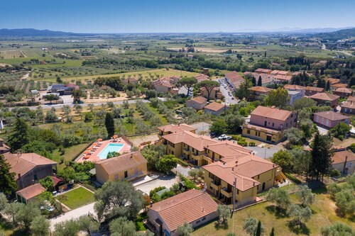 Apartment Monolocale Ogliarola with Terrace, Shared Pool & Wi-Fi