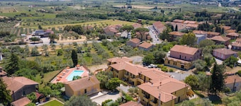 Apartment Monolocale Ogliarola with Terrace, Shared Pool & Wi-Fi