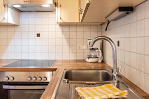 Refrigerador, horno, placa de cocina, lavavajillas