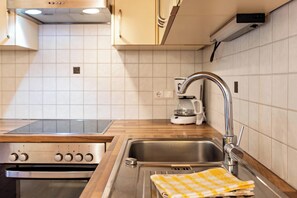 Kühlschrank, Ofen, Herdplatte, Geschirrspüler