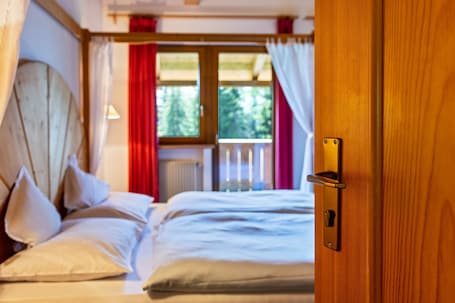 1 室のベッドルーム、WiFi (無料)、ベッドシーツ. Apartment "Ferienparadies Sabina Föhre" in the Nature Reserve directly on the Alpe di Siusi