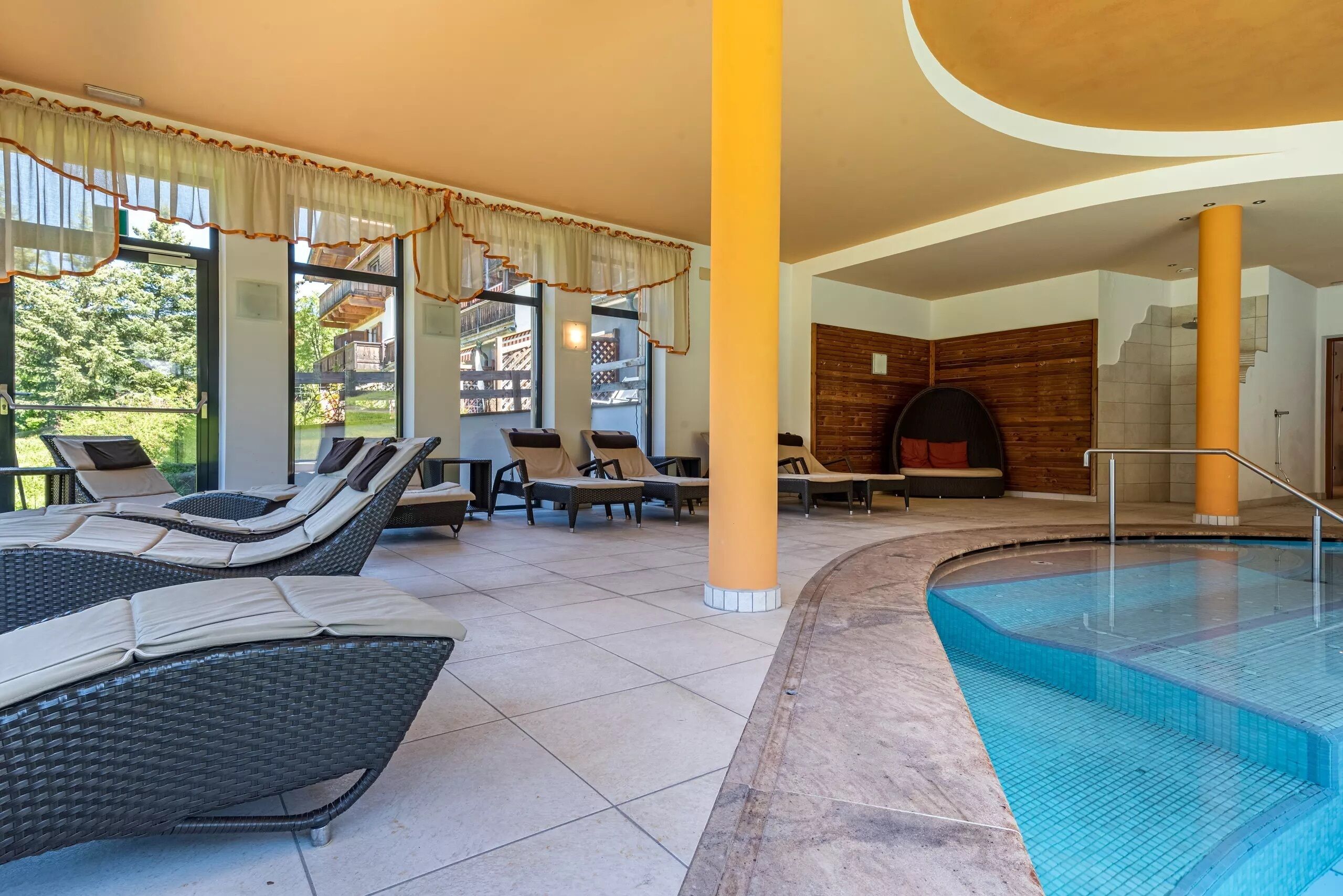 Piscina coperta, una piscina riscaldata