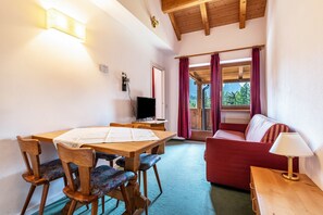 TV - Apartment "Ferienparadies Sabina Latsche" in the Nature Reserve directly on the Alpe di Siusi (Castelrotto / Alpe di Siusi)