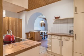 Geladeira, fogão, cooktop, lava-louças