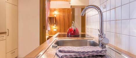 Kühlschrank, Ofen, Herdplatte, Geschirrspüler