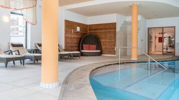 Una piscina techada, una piscina climatizada