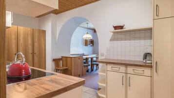 Kühlschrank, Ofen, Herdplatte, Geschirrspüler